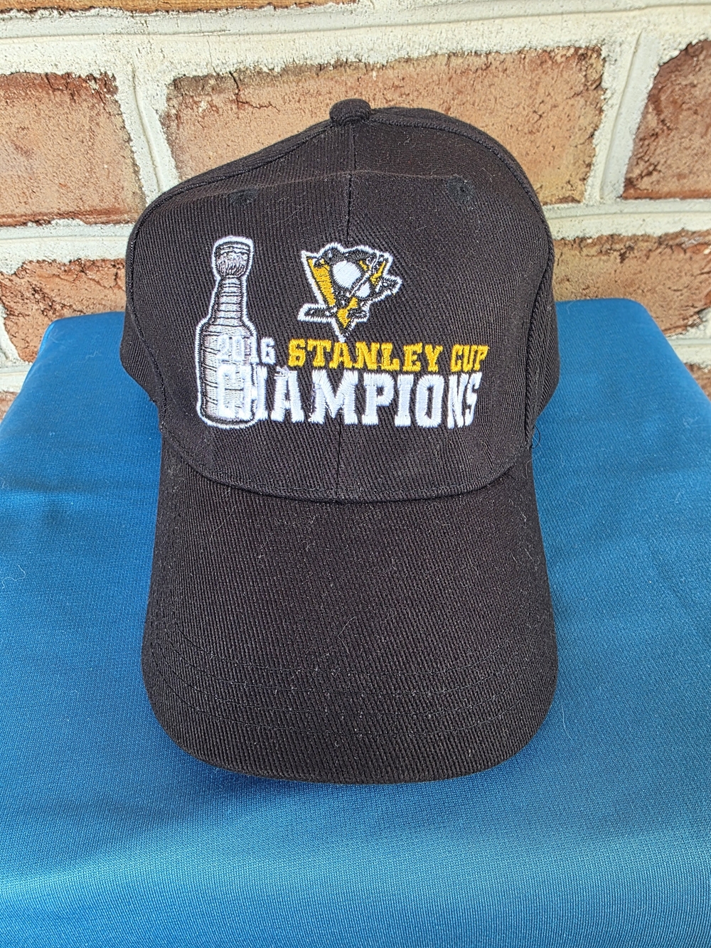 PITTSBURGH PENGUINS 2016 Stanley Cup Champions Black Baseball Cap